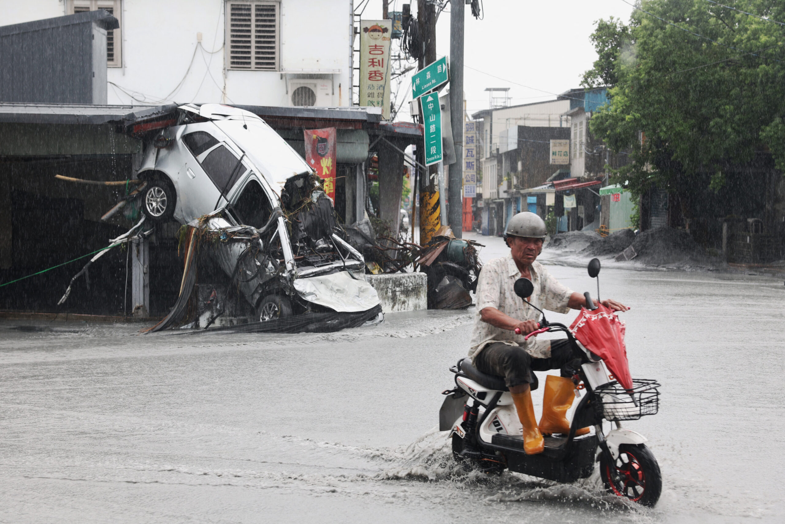 taiwan typhoon weather