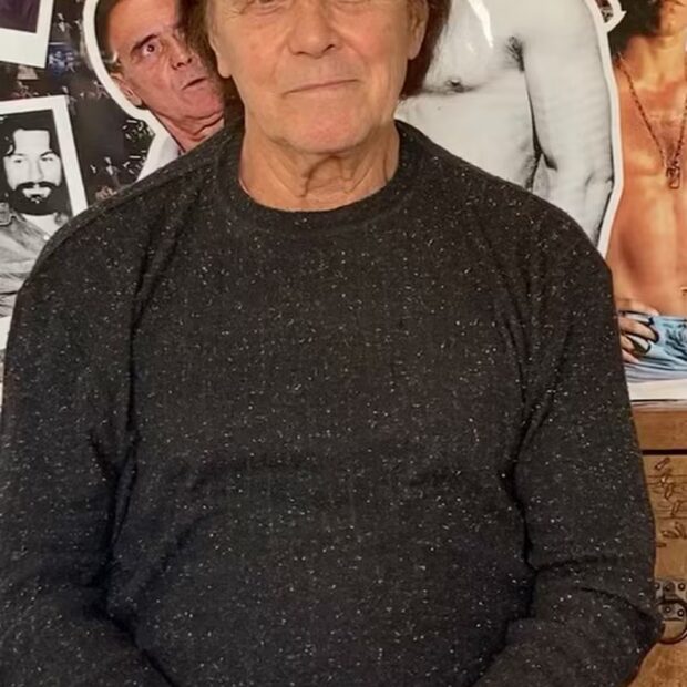 Aos 82 anos, David Cardoso transforma o susto em inspiração e leva sua história de sobrevivência para os palcos.