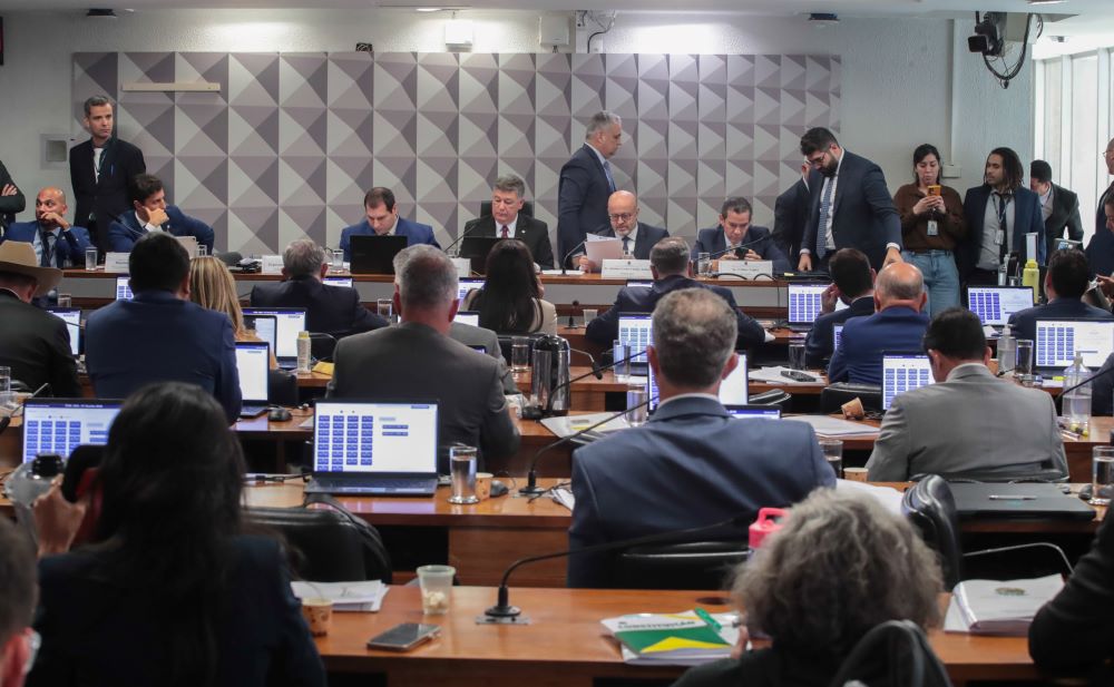 Recurso da oposição leva projeto que limita decisões monocráticas no STF ao plenário da Câmara