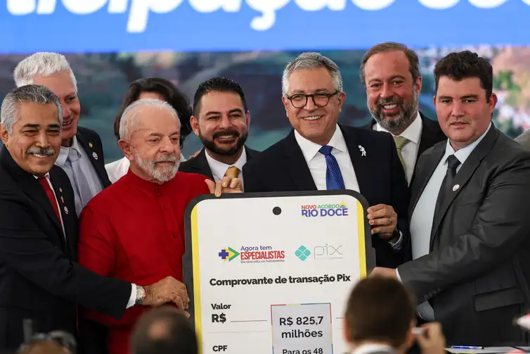presidente luiz inácio lula da silva durante cerimônia de posse do conselho federal de participação social da bacia do rio doce e litoral norte capixaba