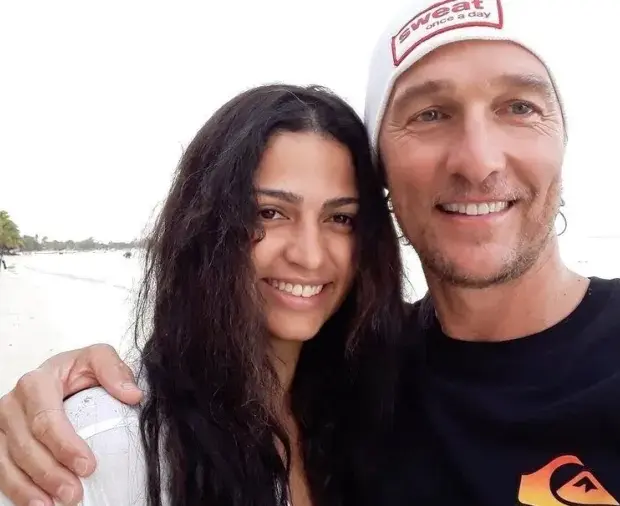 matthew mcconaughey e camila alves mcconaughey 1605562952213 v2 900x506.jpg