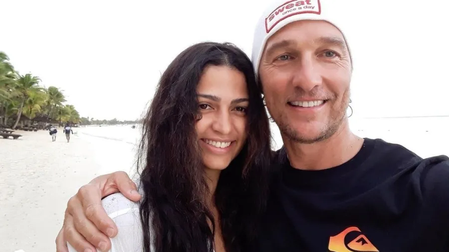 matthew mcconaughey e camila alves mcconaughey 1605562952213 v2 900x506.jpg