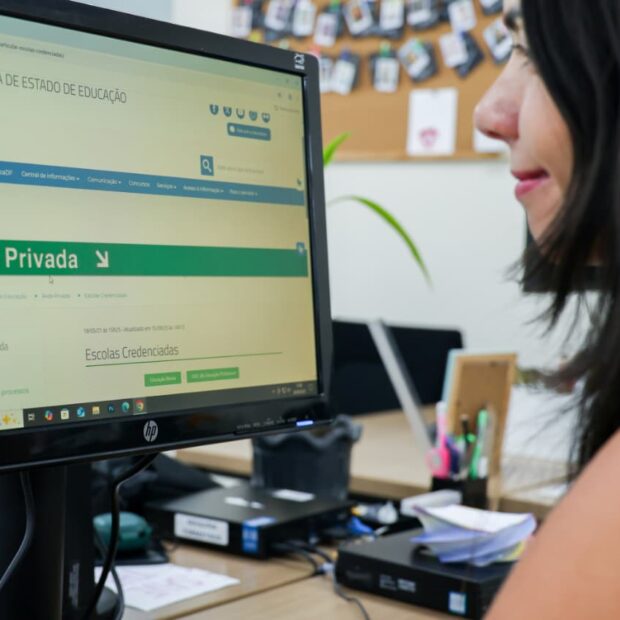 foto capa credenciamento de escolas