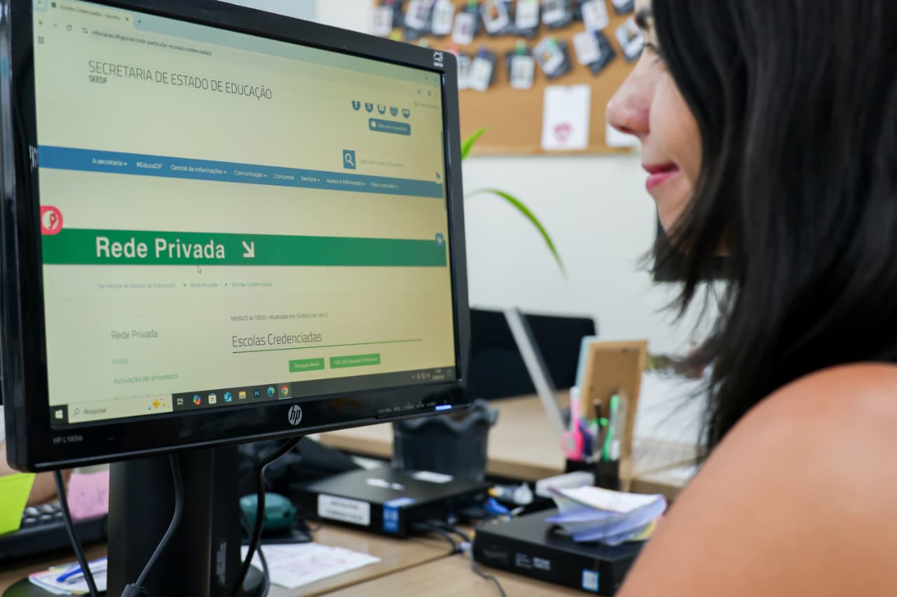 foto capa credenciamento de escolas