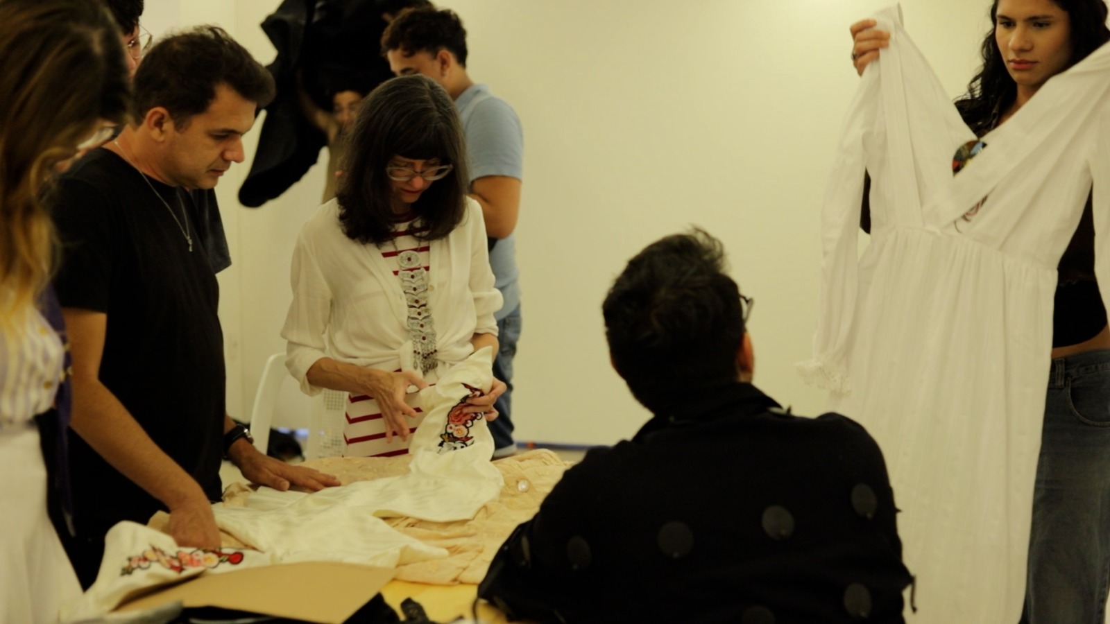 estilistas e mentores trabalham em coleções para a quarta edição do sense moda criativa foto de marla galdino (4)