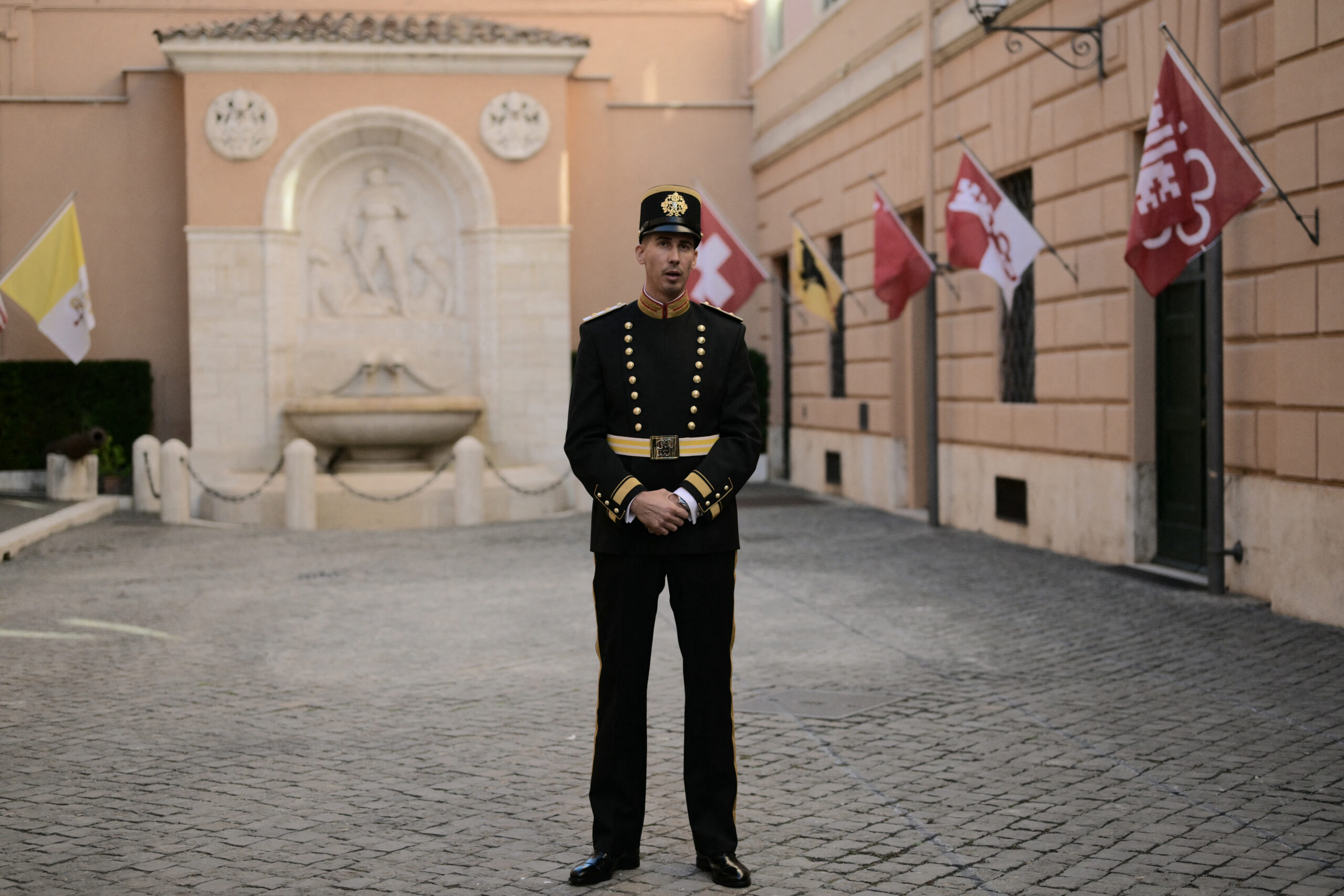 vatican swiss guards uniform