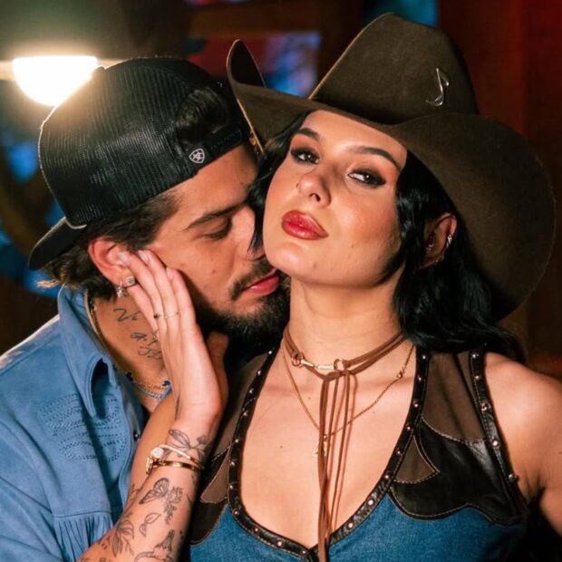 Sertanejo confirma romance com a boiadeira, celebra leveza do momento e destaca que relação está fluindo sem pressa.