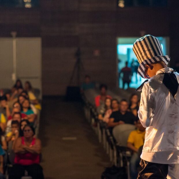 candanguinho apresentacao em escola foto arquivo (1)