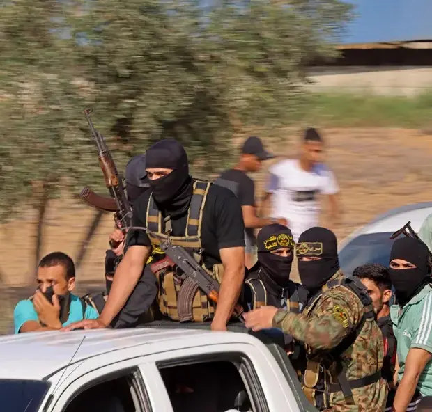104584765 topshot palestinian militants move towards the border fence with israel from khan yunis