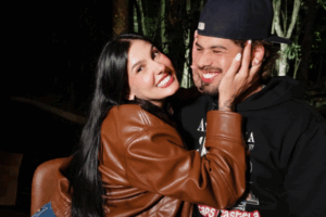 Casal posa junto com look personalizado e agita a web com nova música,e com clima de romance no ar!