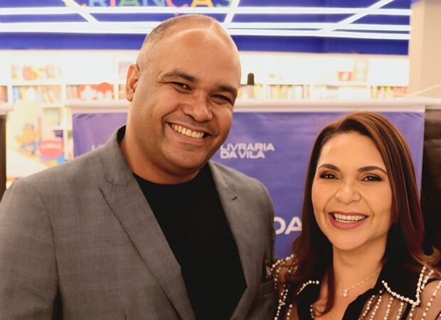 João Costa prestigia o relançamento do best-seller “Inteligência Emocional Feminina”, de Simone Salgado, em evento no Shopping Pátio Higienópolis, São Paulo, que reuniu personalidades e marcou o retorno da autora ao Brasil com novos projetos internacionais .