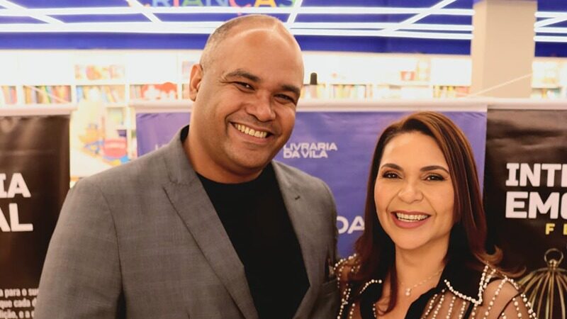 João Costa prestigia o relançamento do best-seller “Inteligência Emocional Feminina”, de Simone Salgado, em evento no Shopping Pátio Higienópolis, São Paulo, que reuniu personalidades e marcou o retorno da autora ao Brasil com novos projetos internacionais .