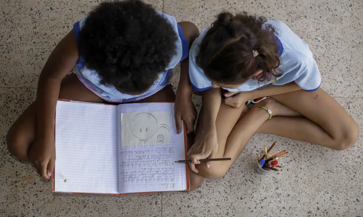 uma em cada seis crianças de até 6 anos foi vítima de racismo no país aprendizado