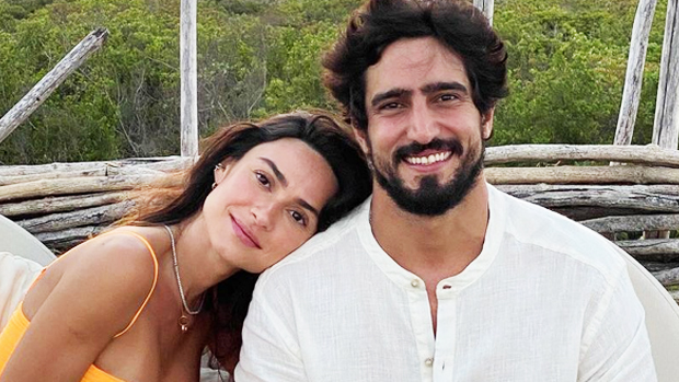 Entre legendas longas, declarações poéticas e filtro vintage, a atriz mostra que o amor pode ser lindo, e um tantinho performático também.
