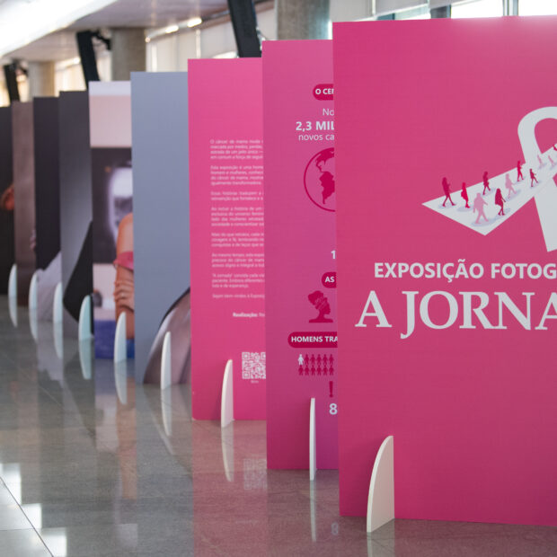 exposição fotográfica "a jornada" no outubro rosa 2025