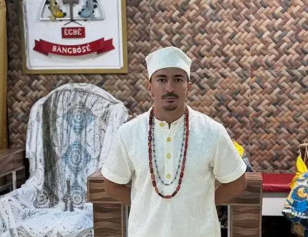 Enquanto a Poderosa reina nos palcos, o irmão toma conta dos axés: a família está mesmo em todas as dimensões!