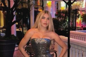 Modelo brasileira residente na Itália, Day Magalhães ganhou os holofotes após divulgar prints de mensagens com o jogador, enquanto ele estava ligado romanticamente à influenciadora Virginia Fonseca. Um verdadeiro plot twist internacional!
