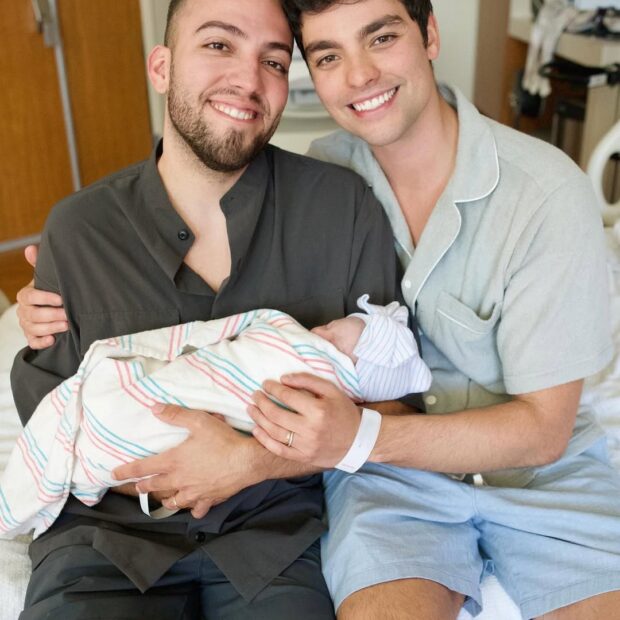 A bebê nasceu nos Estados Unidos por barriga de aluguel e já conquistou o coração dos seguidores dos papais coruja.