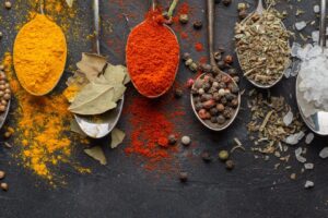 condimentos indianos com copia acima da vista