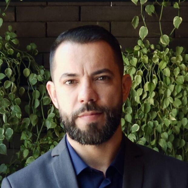 "Descubra a transformação do mercado de luxo no Brasil com Rodrigo Mattos. Em entrevista exclusiva para a coluna de Analice Nicolau, o especialista revela como propósito, autenticidade e experiências personalizadas estão redefinindo o que é o verdadeiro luxo. Uma história inspiradora sobre superação, carreira e a busca por um legado com significado."