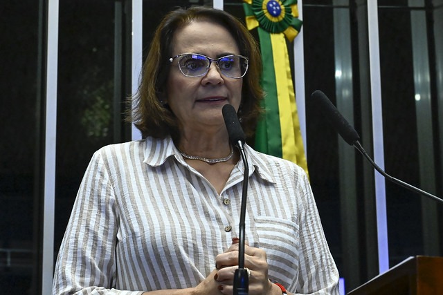 Damares cobra pagamento de mordomia a familiares