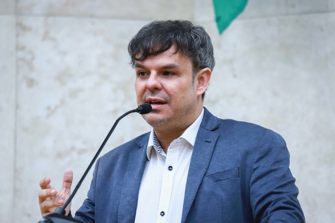 Vereador Adrilles Jorge é investigado sob suspeita de ‘rachadinha’ em gabinete