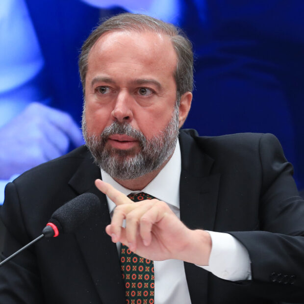 ministro de minas e energia, alexandre silveira