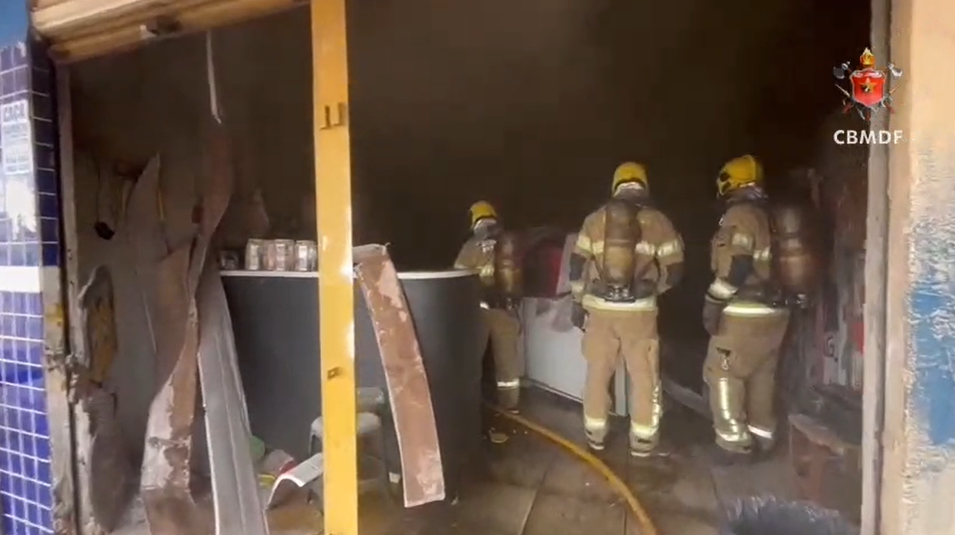 Incêndio atinge edificação em Ceilândia; ação rápida dos bombeiros evita propagação das chamas