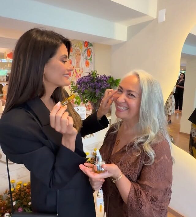 Isabella Fiorentino e Roseli Siqueira lançam elixir facial com óleos exóticos