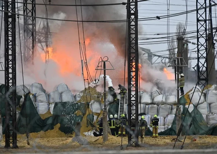 Ucrânia denuncia interrupções em sua rede elétrica após bombardeios russos