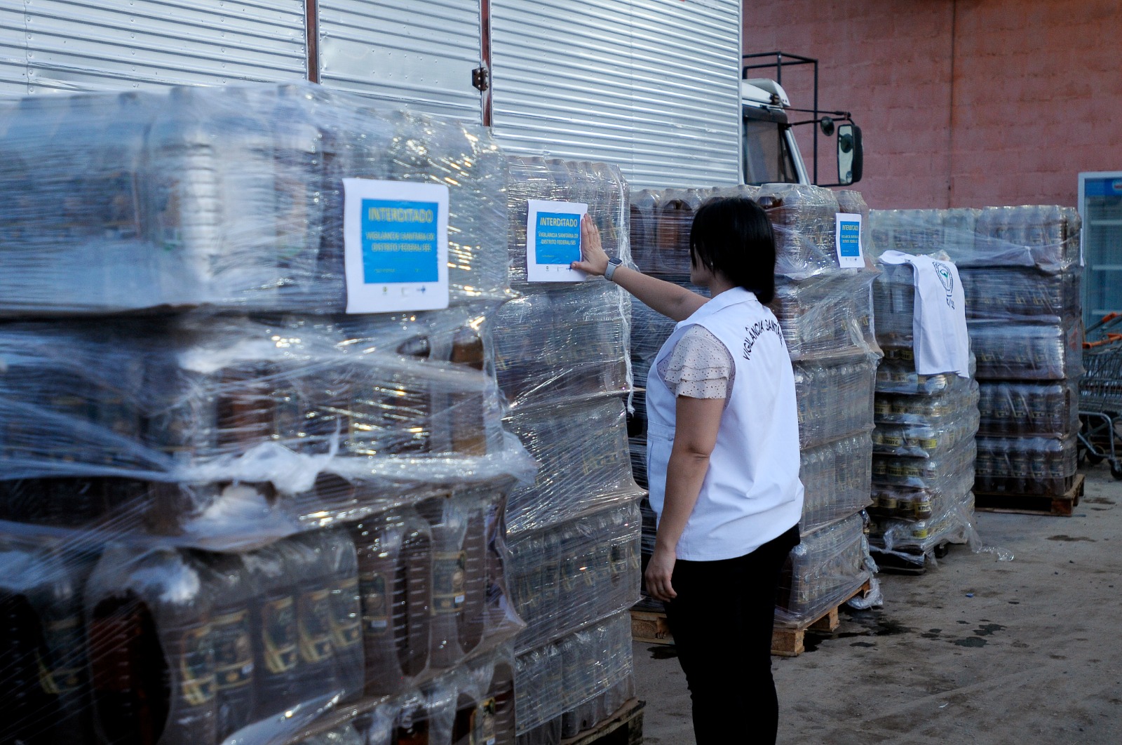 Vigilância Sanitária realizará nesta sexta (17) descarte de mais de 23 mil litros de bebidas apreendidas