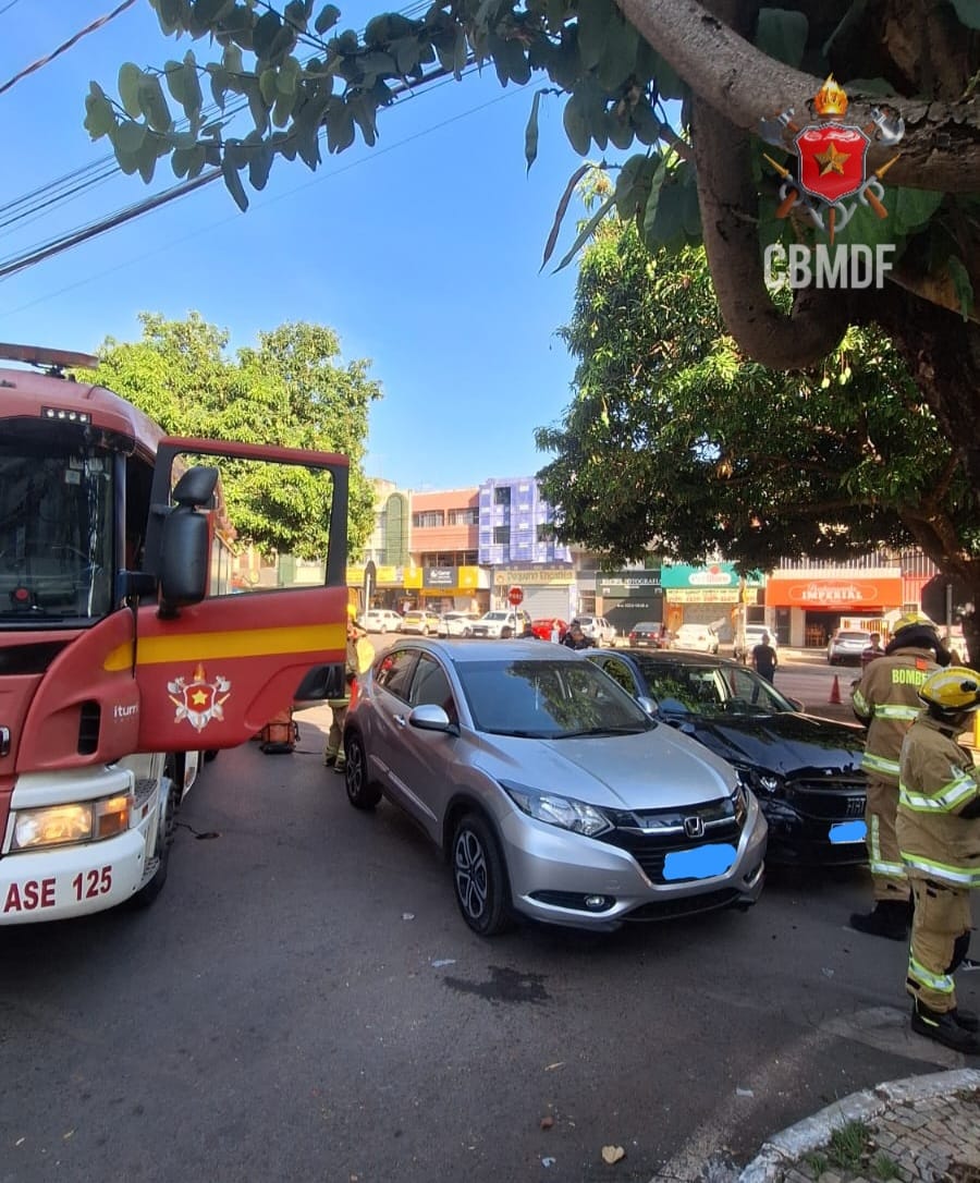 Colisão entre dois carros deixa motorista ferido no Núcleo Bandeirante