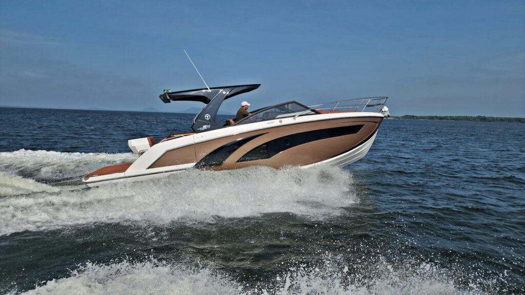 triton flyer 34 t top 1
