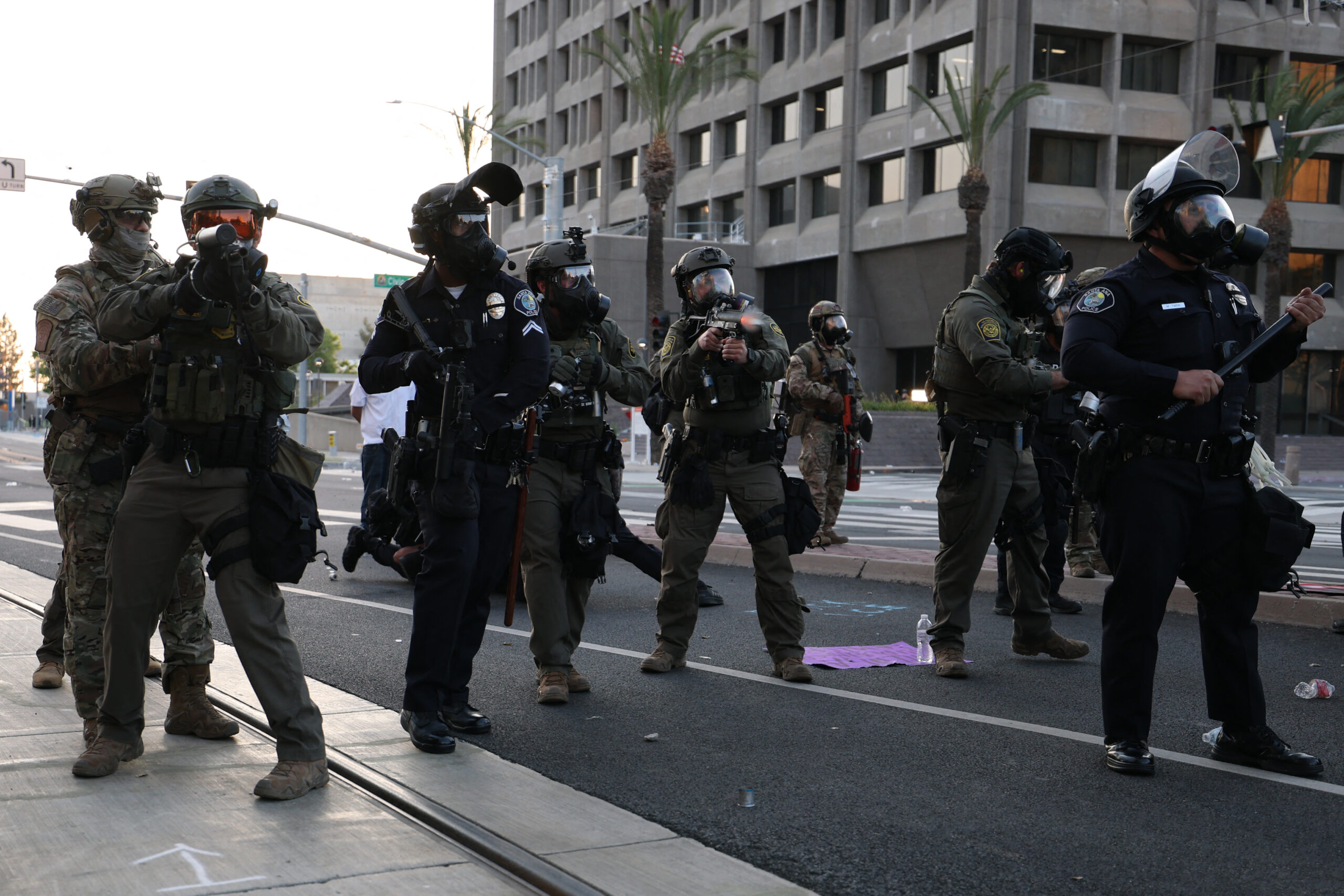 us agents, protesters clash again in los angeles over immigration raids