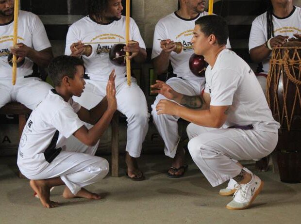 oficina de construção de berimbau, rítmicas e capoeira