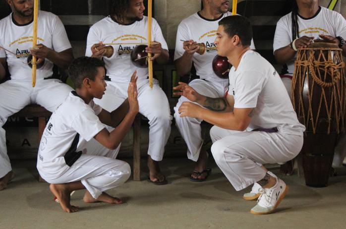 oficina de construção de berimbau, rítmicas e capoeira