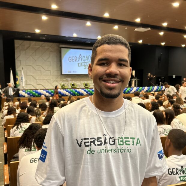 Foto: Camila Coimbra Legenda: Vinicius Castro, 18 anos, estudante que está se preparando para o Enem