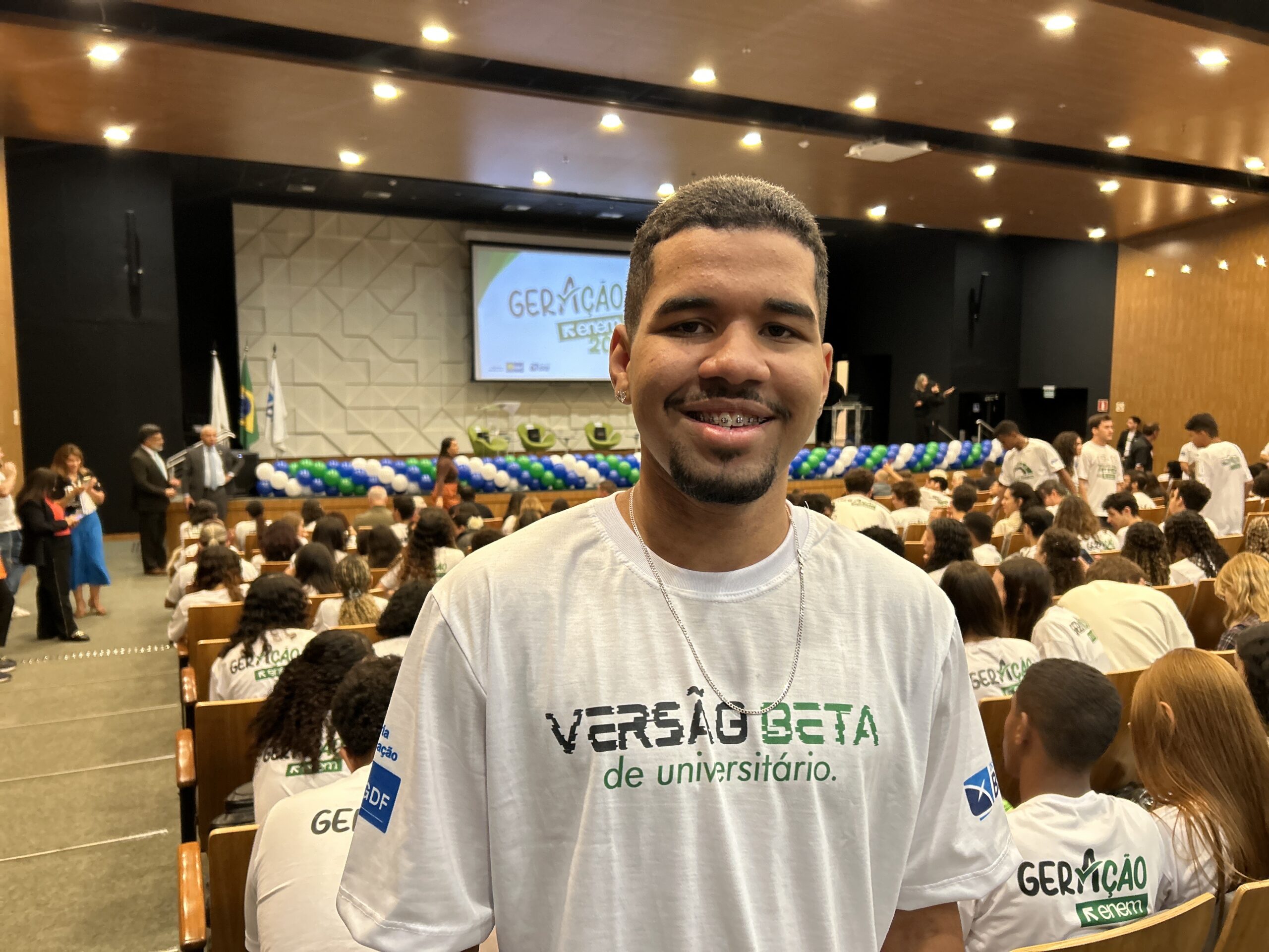 Foto: Camila Coimbra Legenda: Vinicius Castro, 18 anos, estudante que está se preparando para o Enem