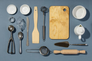 composicao de suprimentos com configuracao plana de fundo azul