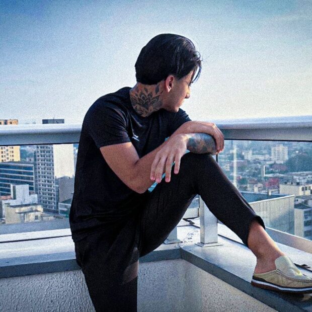 "Influenciador Byel revela como a estética digital virou identidade e comportamento entre jovens nas redes sociais: presença que une imagem e propósito."