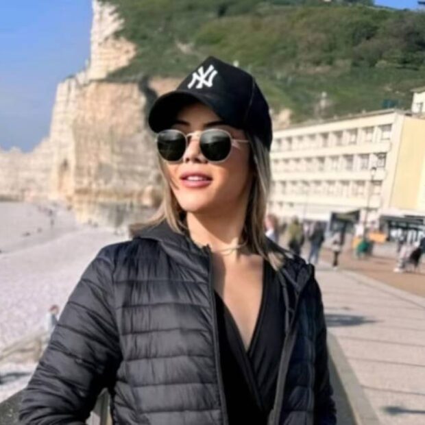 brasileira em trem em paris condecorada