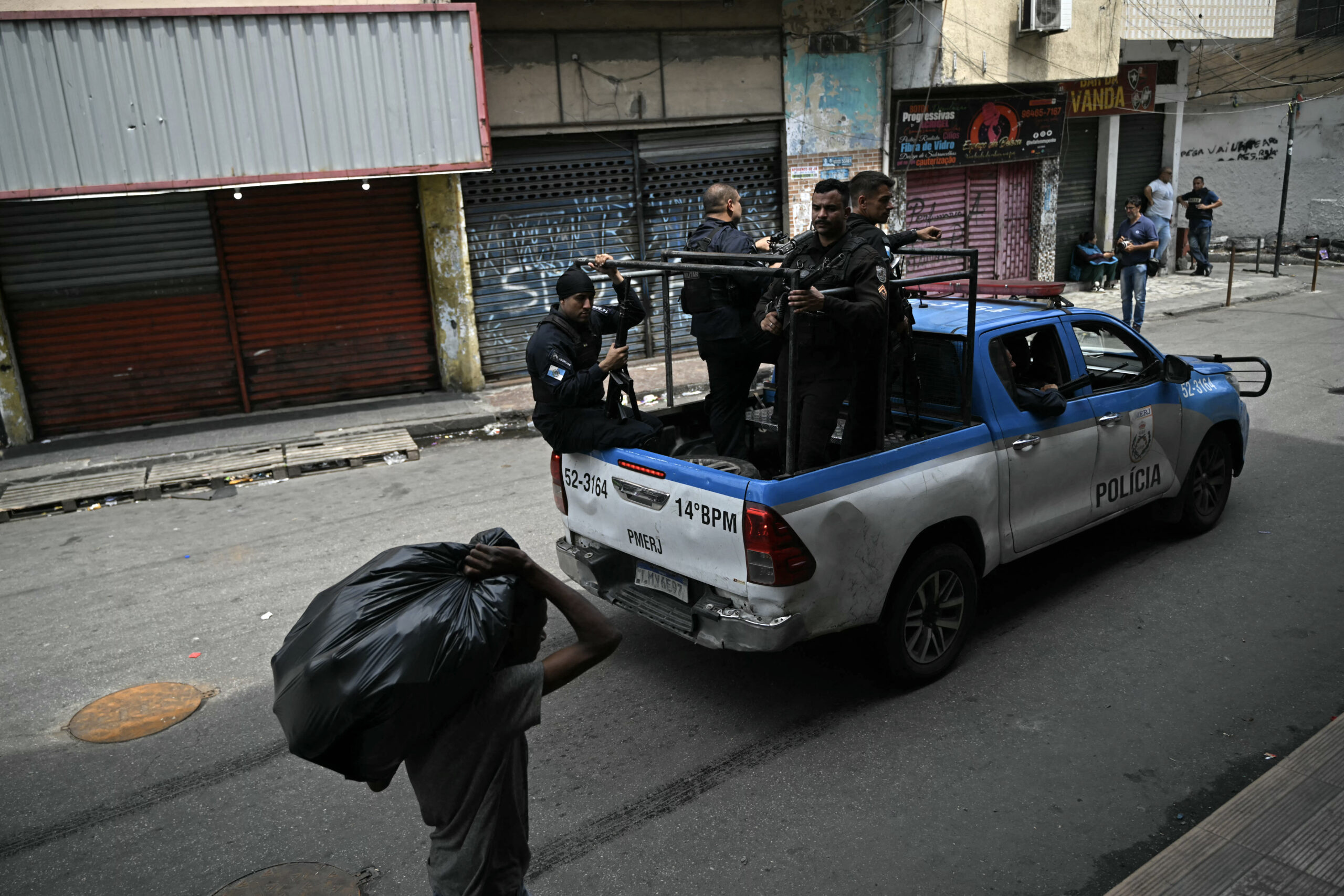 brazil crime drug favela police operation