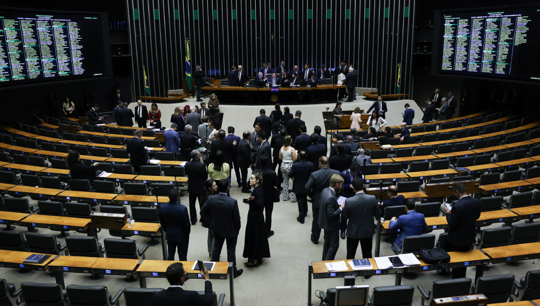 plenário da câmara durante sessão.