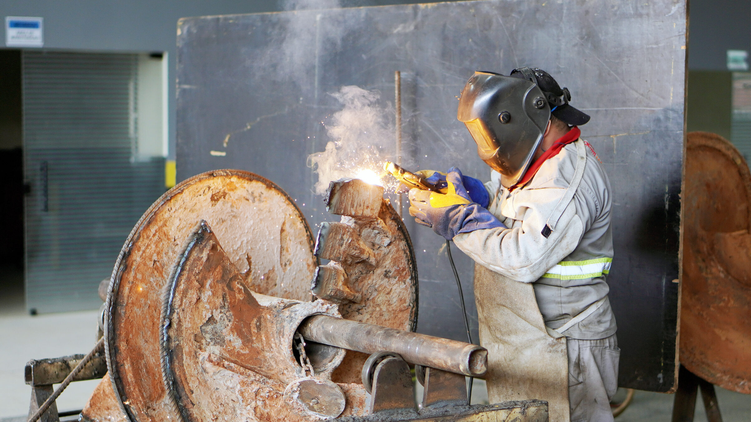 Em um setor que deve movimentar mais de R$200 bilhões em 2025, a engenharia de fundações se torna a chave para projetos mais rápidos e sustentáveis. Conheça a tecnologia da estaca hélice contínua, que aumenta a produtividade em até cinco vezes e reduz o uso de concreto em 20%. Descubra como a liderança visionária de empresários como João Carolino, do Grupo JCR - Helicebras, está modernizando a construção civil no Brasil, transformando alicerces de concreto em bases sólidas de confiança e inovação para o futuro.