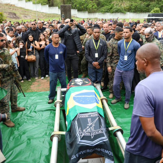 enterro do pm morto durante operação contenção