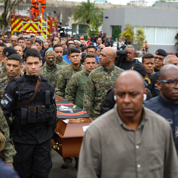 enterro do pm morto durante operação contenção