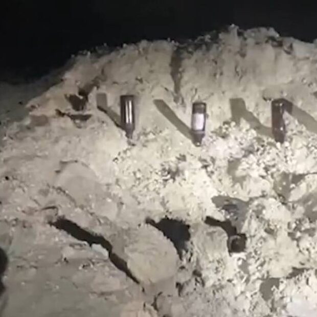 polícia do rj publica vídeo de membros do comando vermelho treinando tiros de fuzil