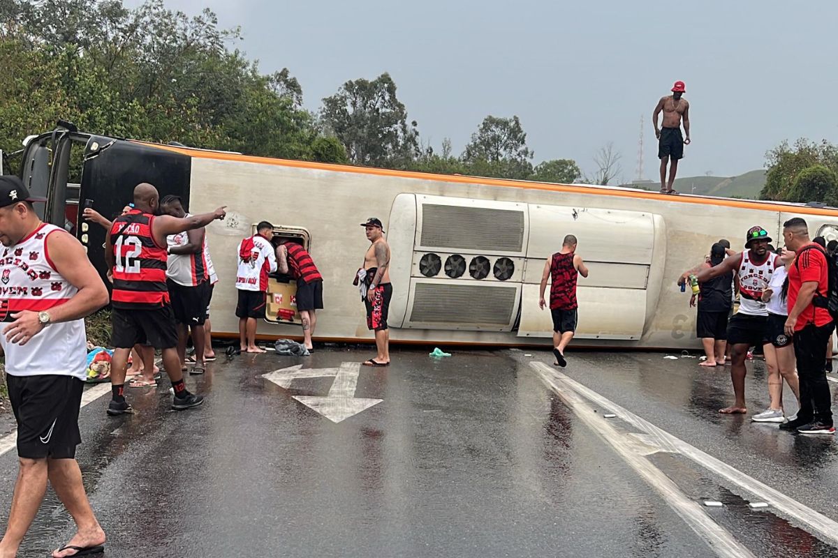 onibus torcida flamengo acidente