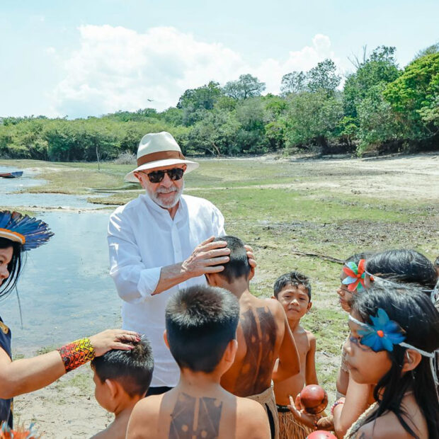 pr lula durante visita à aldeia vista alegre do capixauã