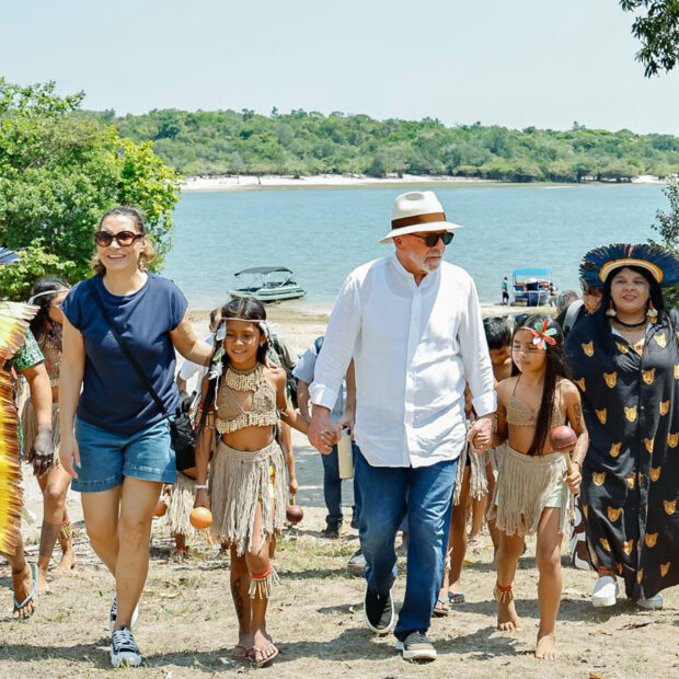 pr lula durante visita à aldeia vista alegre do capixauã